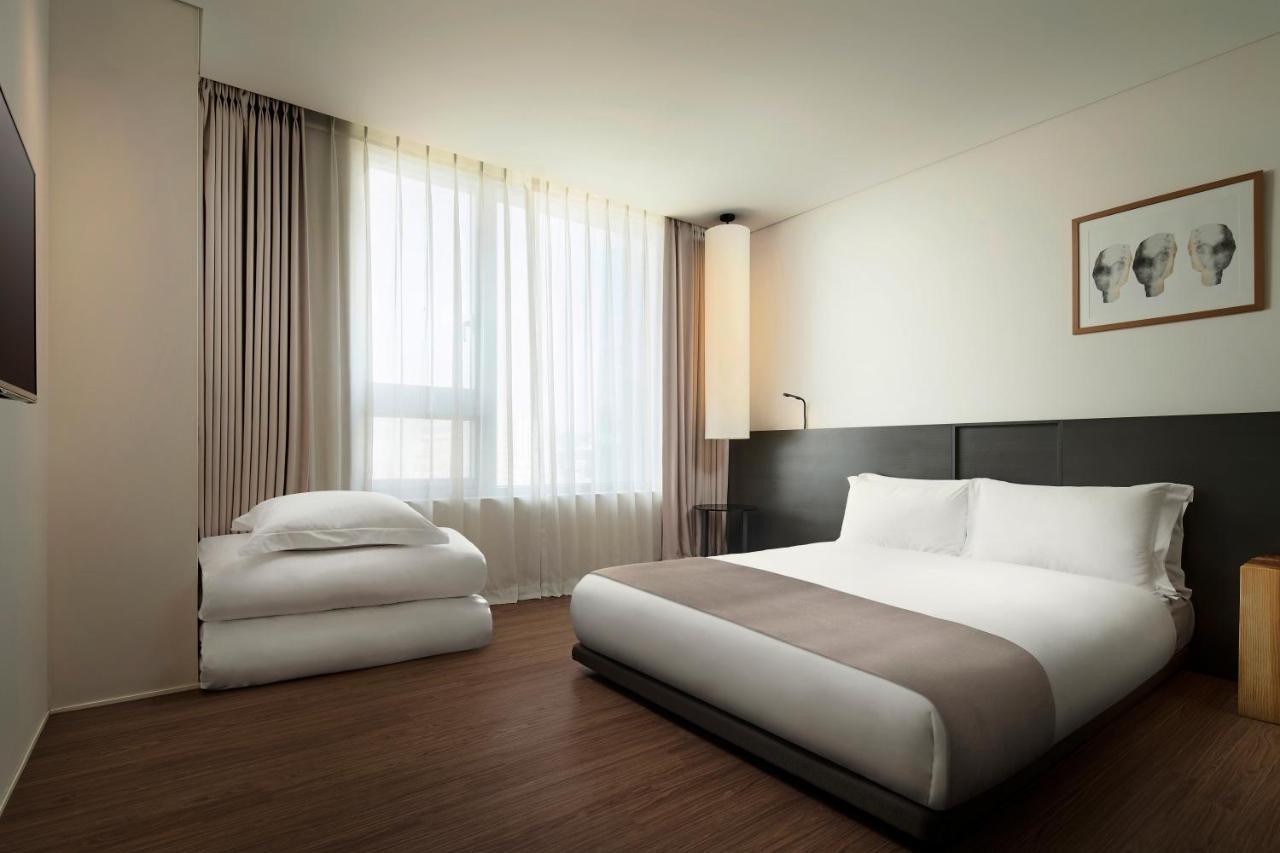 Shilla Seodaemun Station 4*